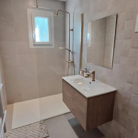 Maison Entierement Renovee